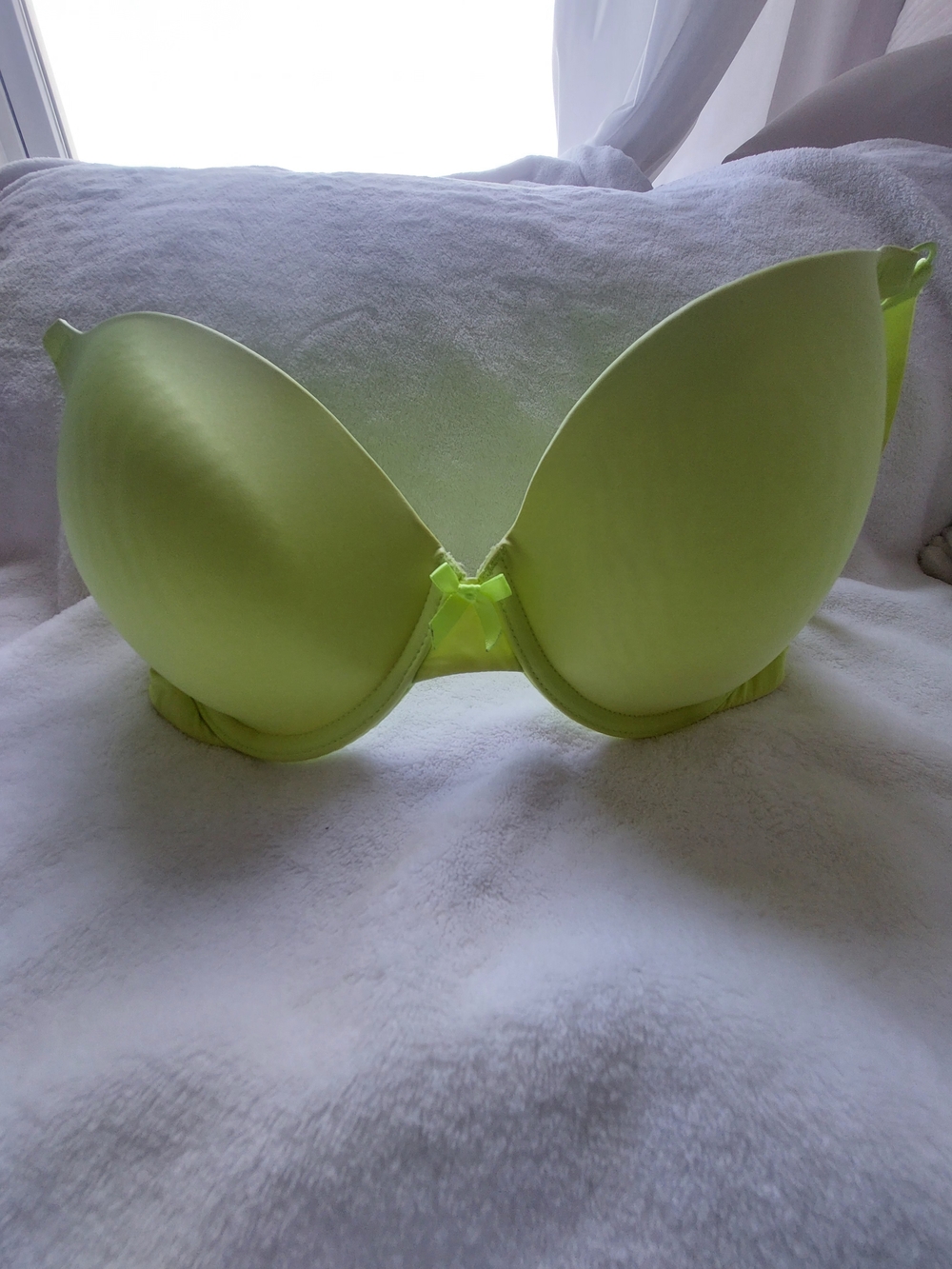 Victoria's Secret Light Green Smooth T-Shirt Bra 34D